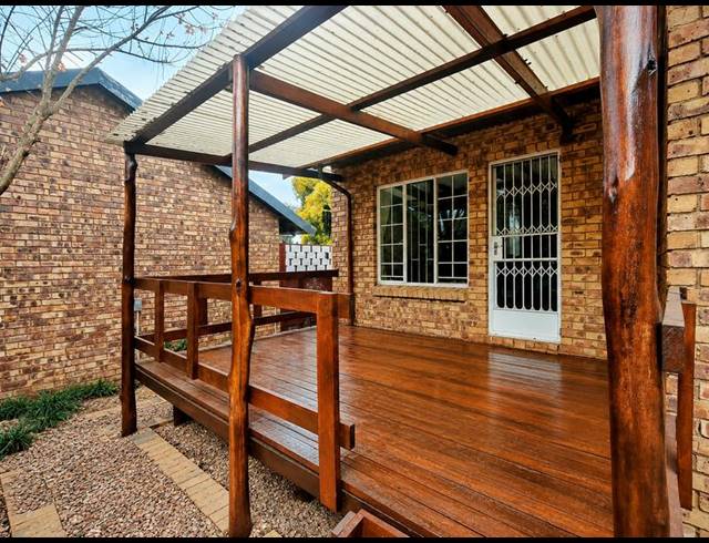 2 BEDROOM HOUSE FOR SALE IN HEUWELOORD